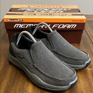 NIB Skechers Cohagen Relaxed Fit Charcoal Slip-On Shoes Mens Size 9.5 NEW